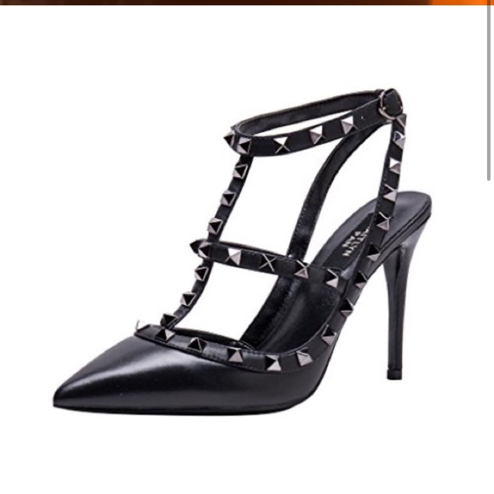 Kaitlyn pan black heels